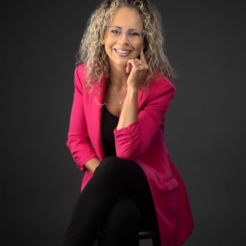 Sandy Robinson Headshot